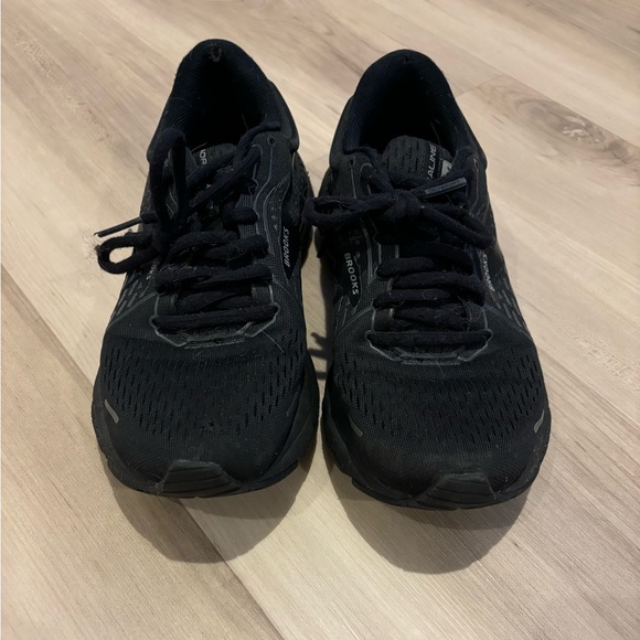 Brooks woman’s running shoe - Picture 3 of 6